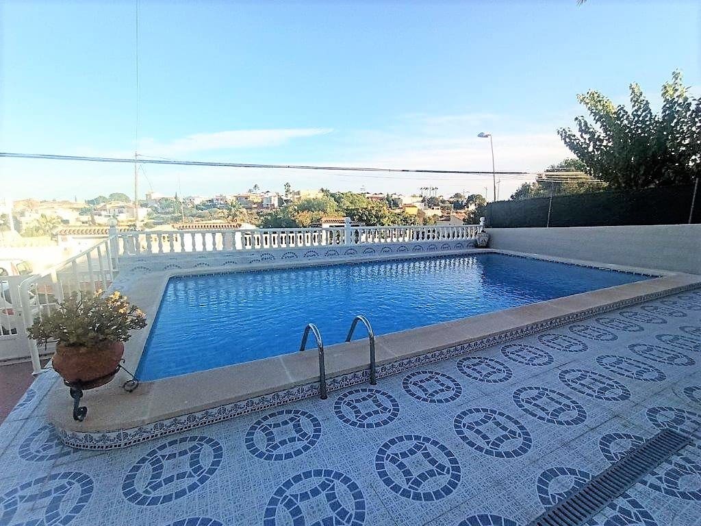 5 bedroom Villa for sale in Los Balcones with pool - € 590,000 (Ref: 6531799)
