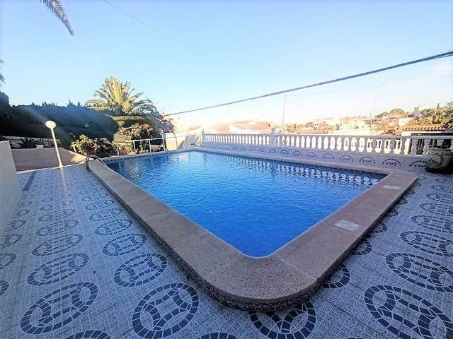 5 Zimmer Villa zu verkaufen in Los Balcones mit Pool - 590.000 € (Ref: 6531799)