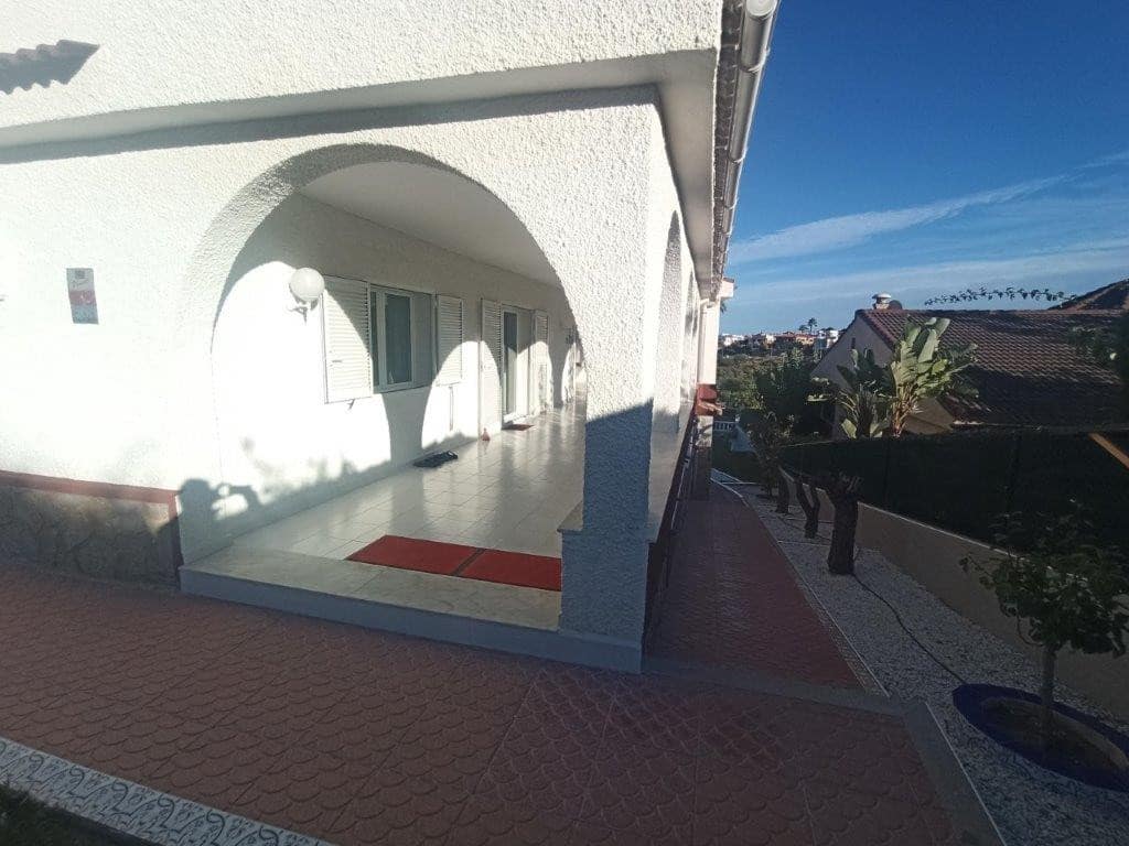 5 bedroom Villa for sale in Los Balcones with pool - € 590,000 (Ref: 6531799)