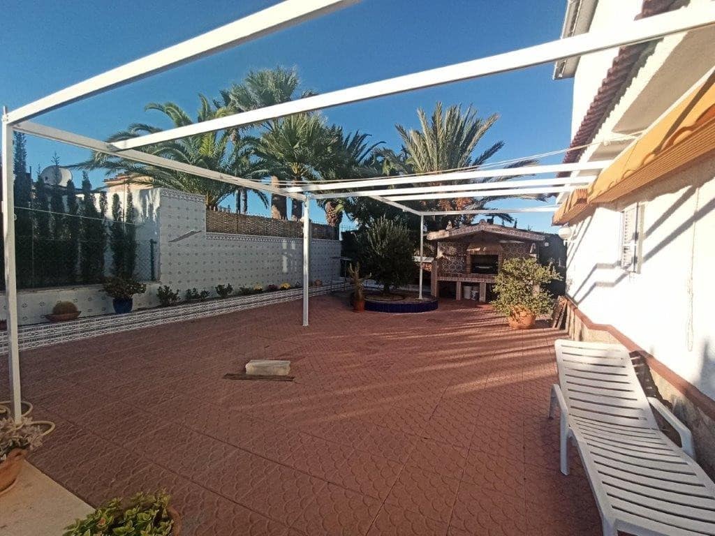 5 bedroom Villa for sale in Los Balcones with pool - € 590,000 (Ref: 6531799)