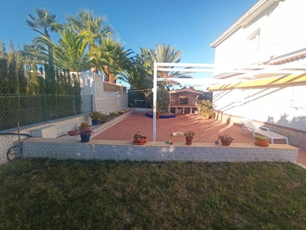 5 bedroom Villa for sale in Los Balcones with pool - € 590,000 (Ref: 6531799)