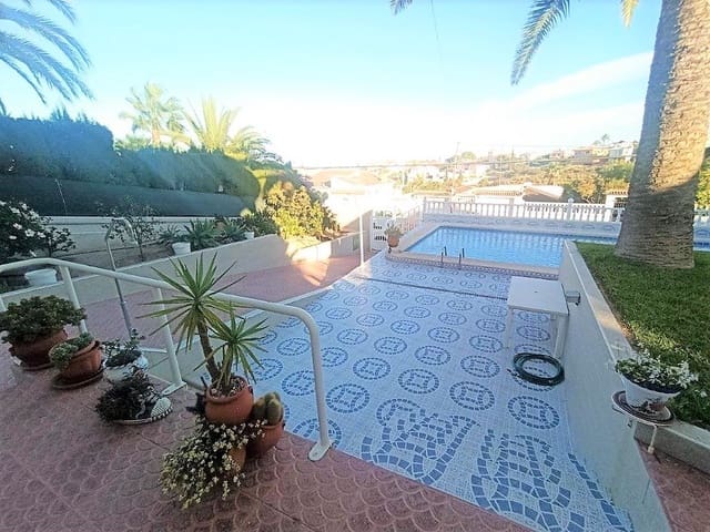 5 Zimmer Villa zu verkaufen in Los Balcones mit Pool - 590.000 € (Ref: 6531799)