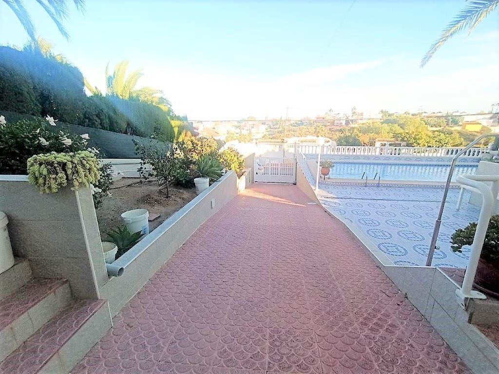 5 bedroom Villa for sale in Los Balcones with pool - € 590,000 (Ref: 6531799)