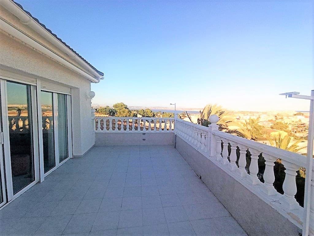 5 bedroom Villa for sale in Los Balcones with pool - € 590,000 (Ref: 6531799)