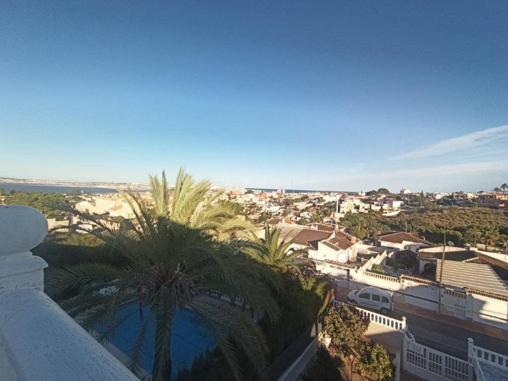 5 bedroom Villa for sale in Los Balcones with pool - € 590,000 (Ref: 6531799)