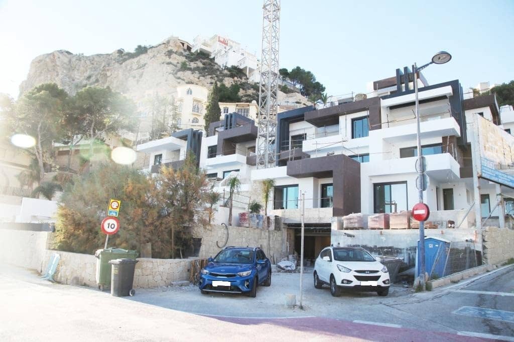 3 bedroom Apartment for sale in Benidorm with pool - € 1,650,000 (Ref: 6571445)