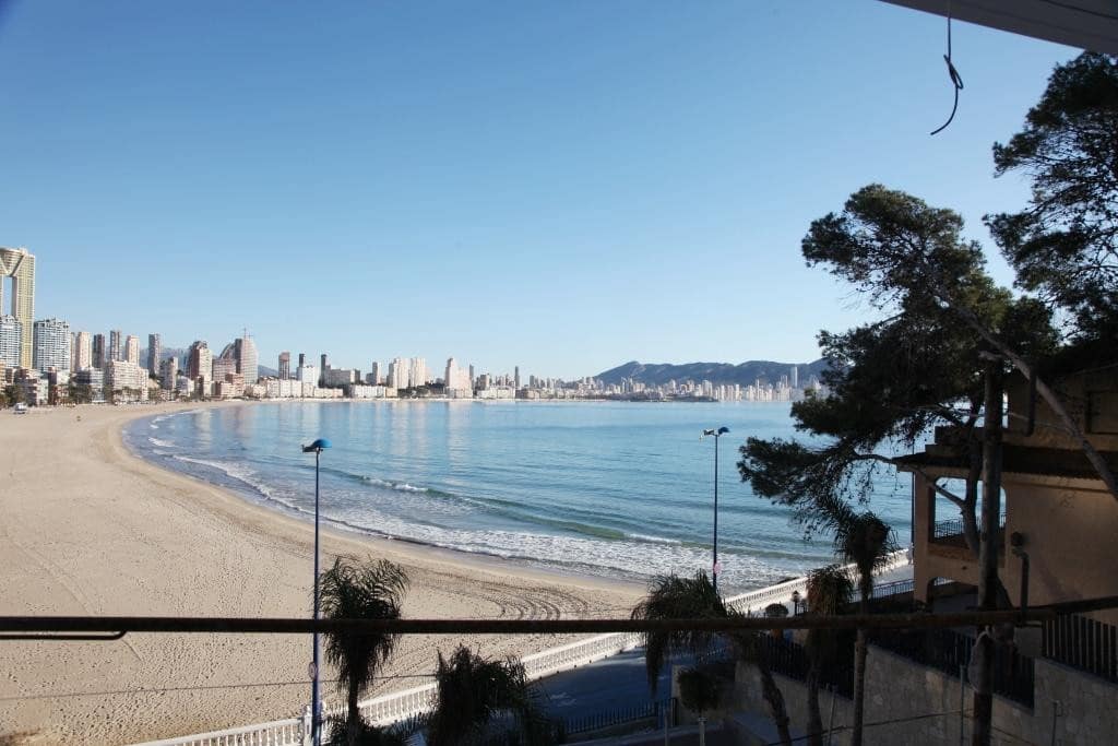 3 bedroom Apartment for sale in Benidorm with pool - € 1,650,000 (Ref: 6571445)