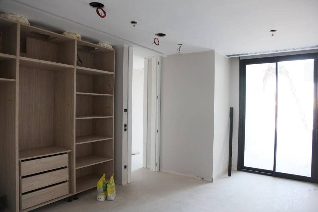 3 bedroom Apartment for sale in Benidorm with pool - € 1,650,000 (Ref: 6571445)