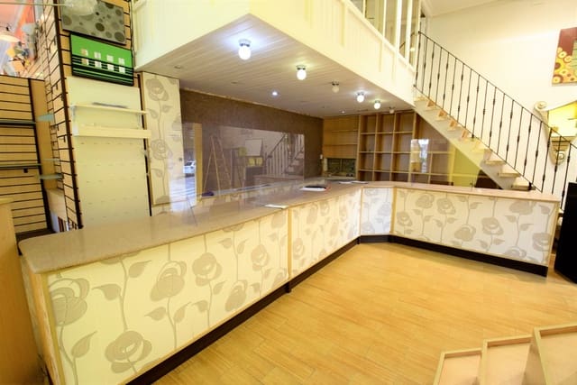 1 slaapkamer Commercieel te koop in Zona Pueblo, Guardamar del Segura - € 330.000 (Ref: 6647850)