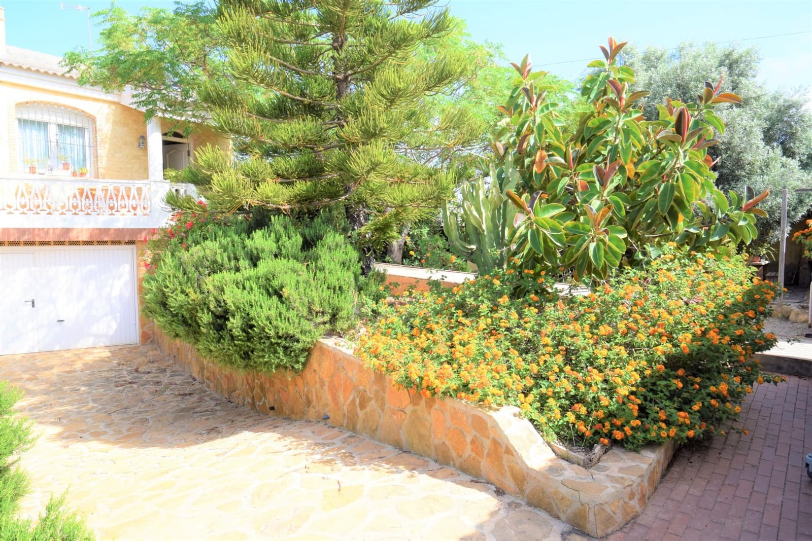 2 bedroom Villa for sale in Aguas Nuevas with garage - € 449,900 (Ref: 6890448)