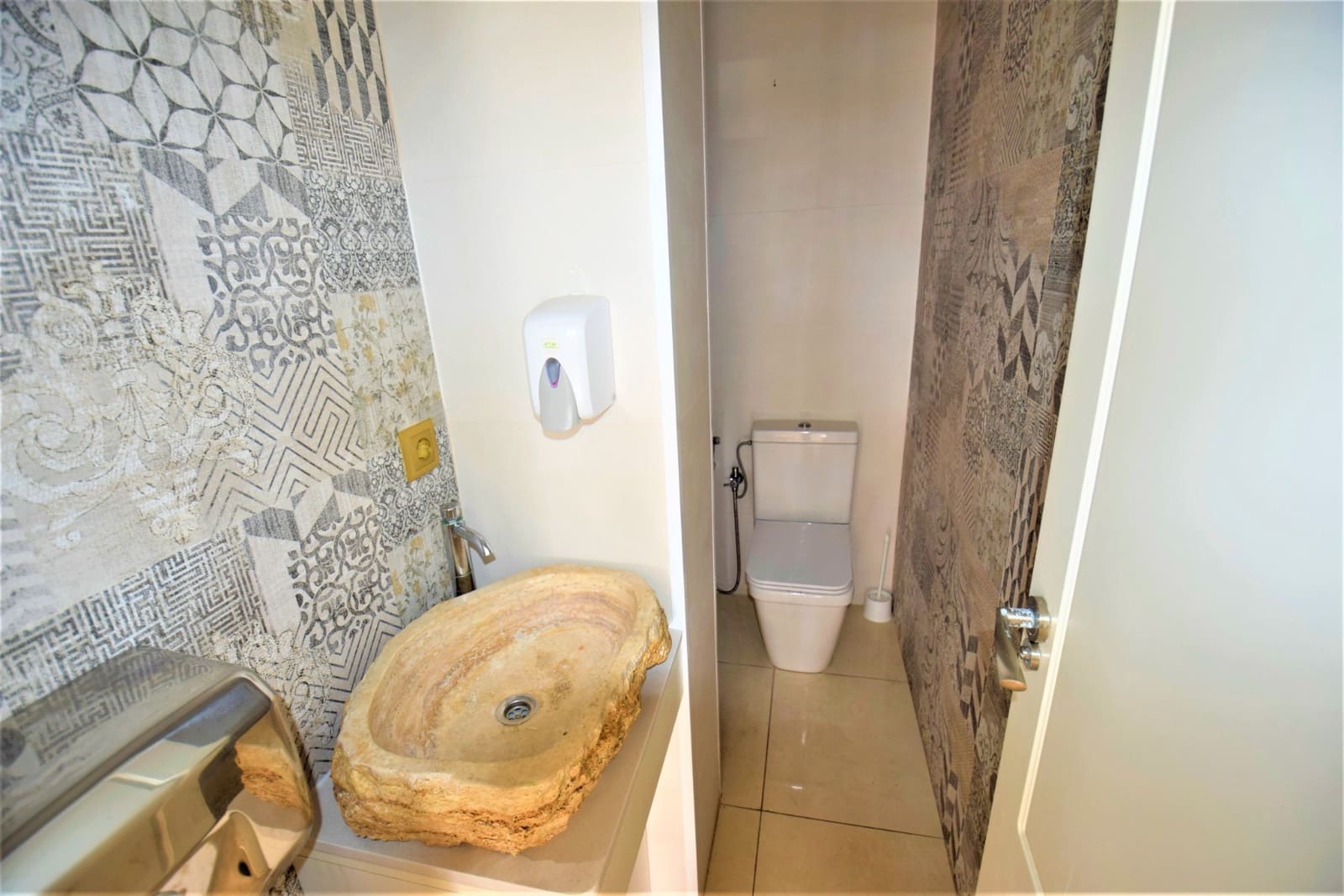 1 soverom Kommersiell til salgs i Guardamar del Segura - € 192 000 (Ref: 7573907)