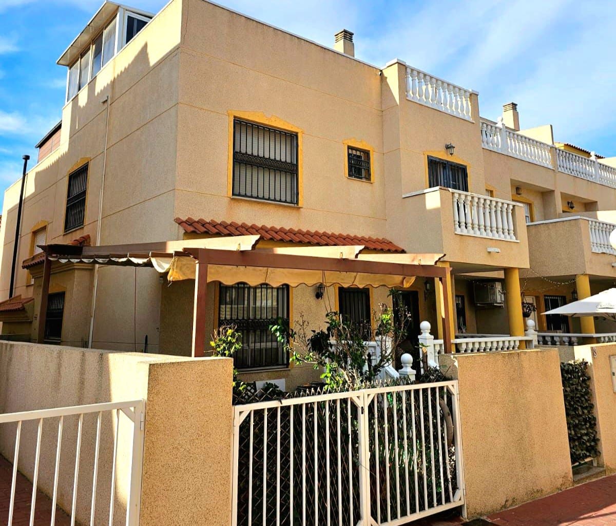 4 bedroom Terraced Villa for sale in Guardamar del Segura with pool garage - € 230,000 (Ref: 7773786)