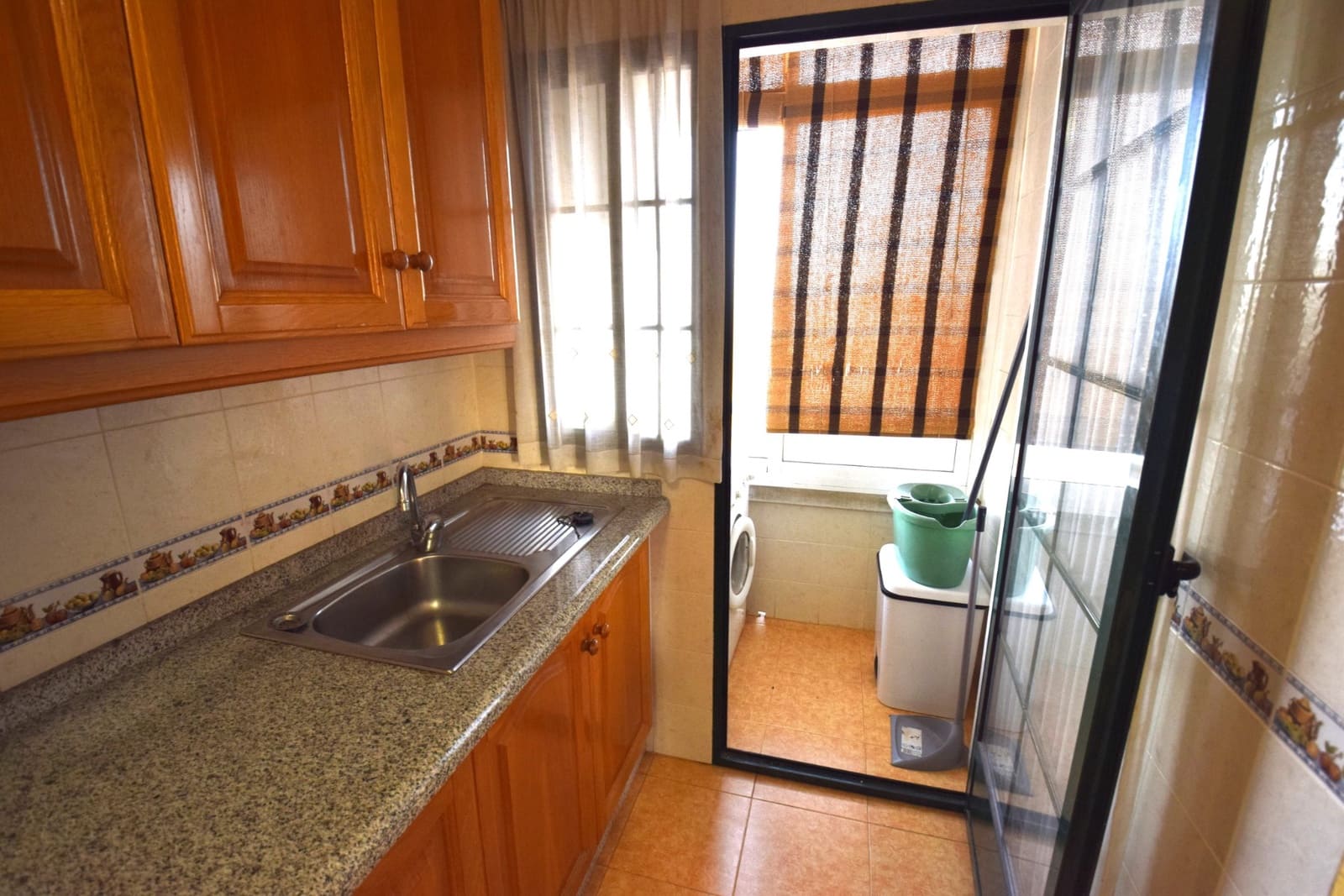 3 makuuhuone Huoneisto myytävänä paikassa Guardamar del Segura mukana uima-altaan 
autotalli - 195 000 € (Ref: 8034044)