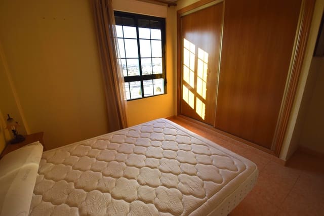 3 makuuhuone Huoneisto myytävänä paikassa Puerto Deportivo, Guardamar del Segura mukana uima-altaan 
autotalli - 195 000 € (Ref: 8034044)