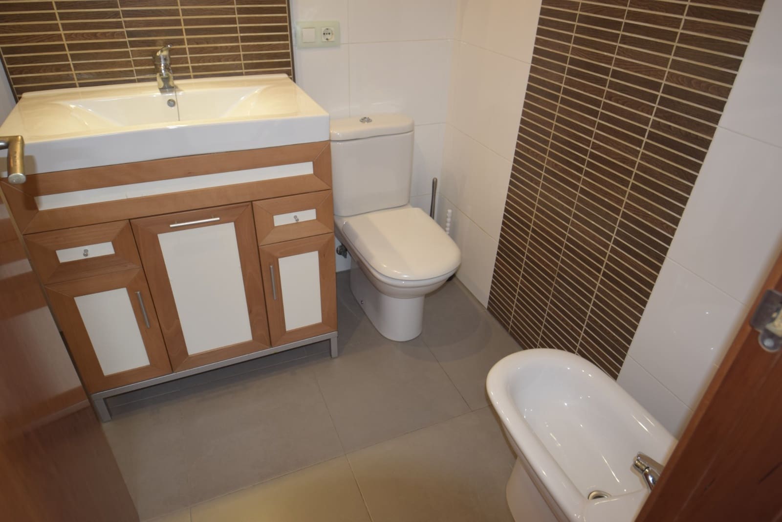 Apartamento de 2 habitaciones en Guardamar del Segura en alquiler - 850 € (Ref: 8047486)