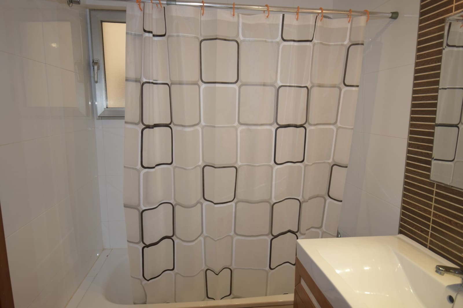 Apartamento de 2 habitaciones en Guardamar del Segura en alquiler - 850 € (Ref: 8047486)