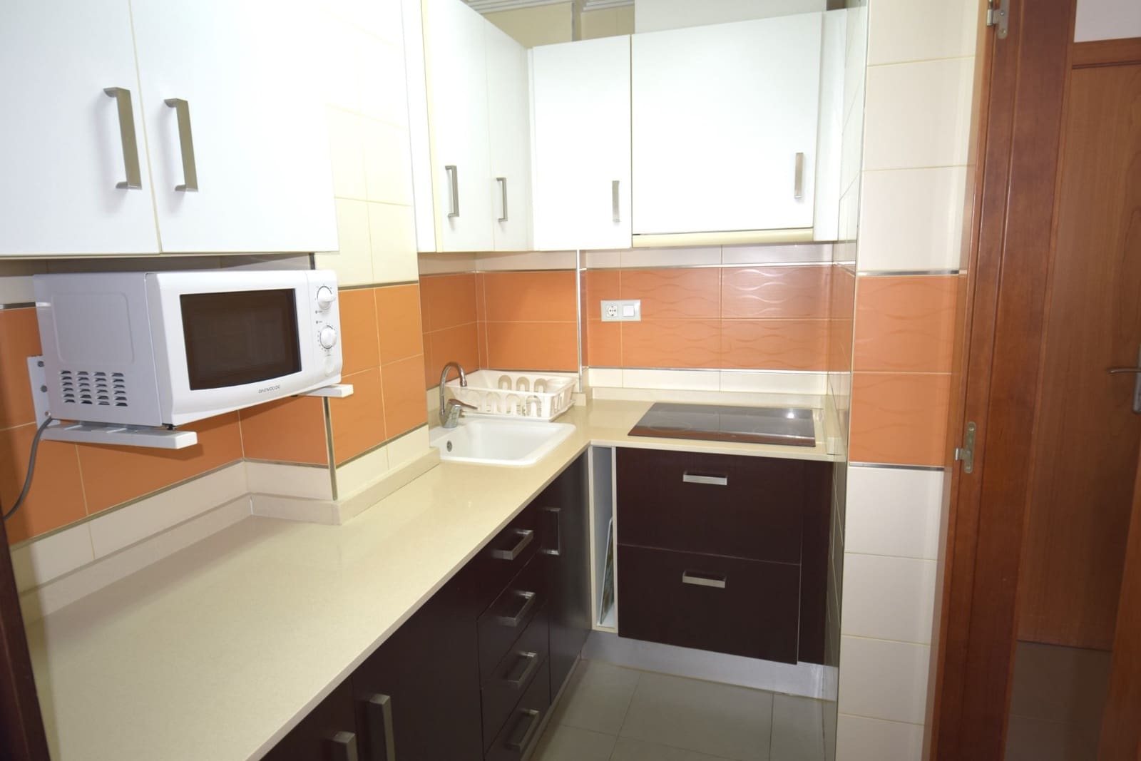 Apartamento de 2 habitaciones en Guardamar del Segura en alquiler - 850 € (Ref: 8047486)