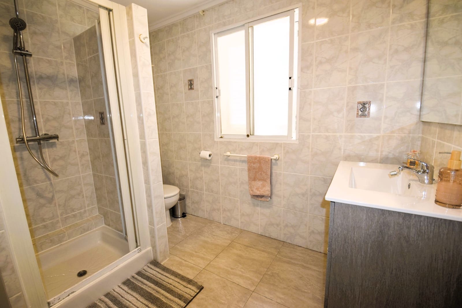 3 camera da letto Villetta a Schiera da affitare come casa vacanza in Guardamar del Segura con piscina - 800 € (Rif: 8085155)