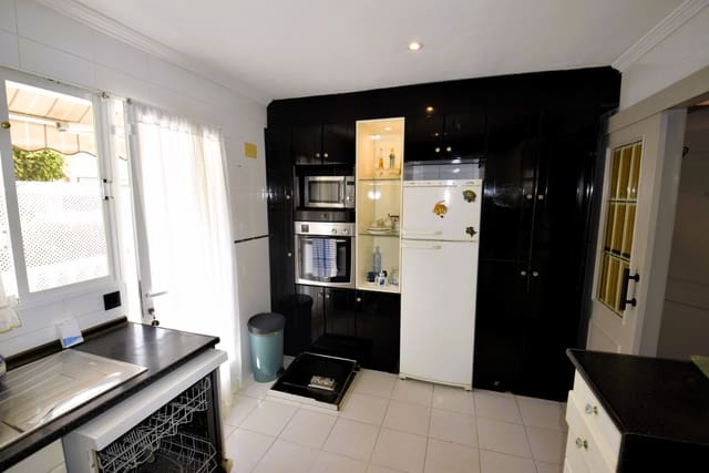   3 soveværelse   ferieRækkehus i El Moncayo, Guardamar del Segura med   swimmingpool   - € 800 (Ref: 8085155)