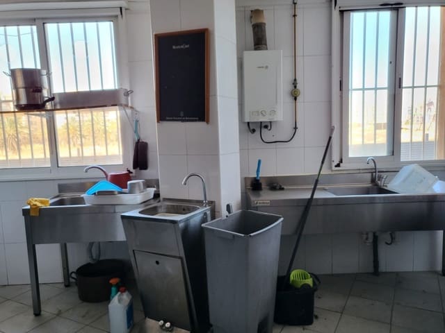 Kommersiell til salgs i Avenida Habaneras - Curva de Palangre, Torrevieja - € 425 000 (Ref: 8197215)