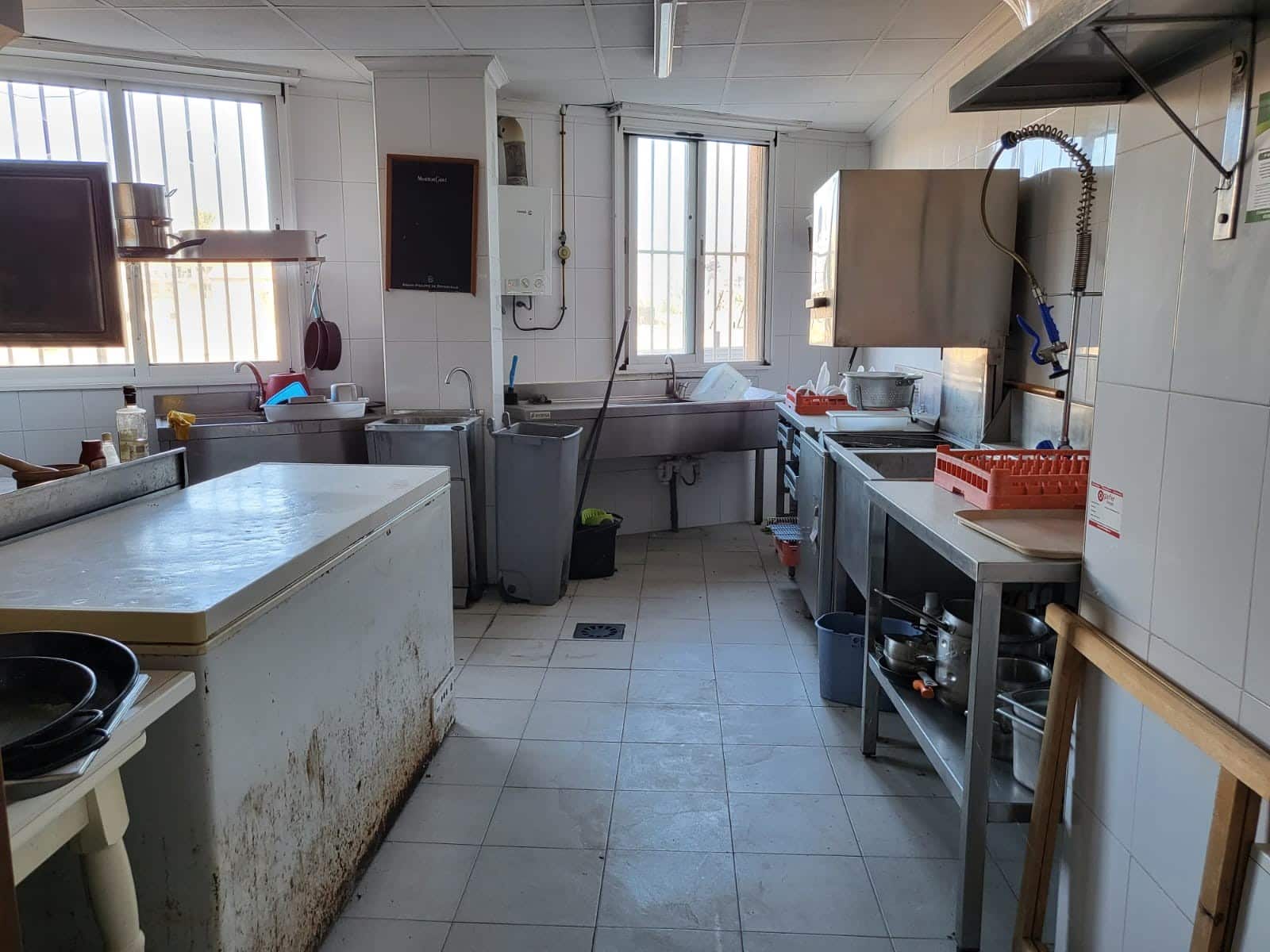 Erhverv til salg i Torrevieja - € 425.000 (Ref: 8197215)