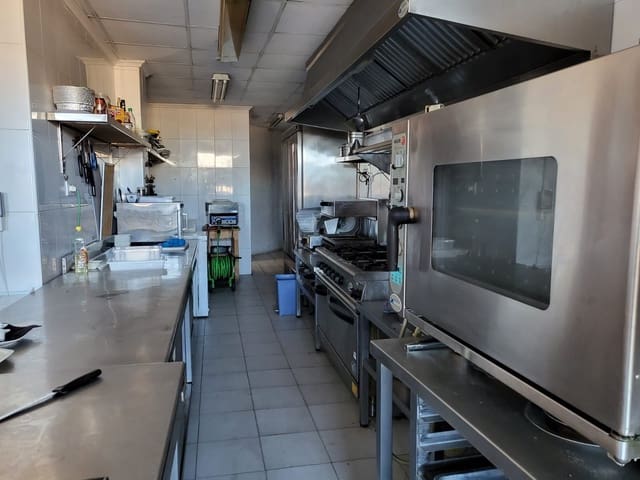 Kommersiell til salgs i Avenida Habaneras - Curva de Palangre, Torrevieja - € 425 000 (Ref: 8197215)