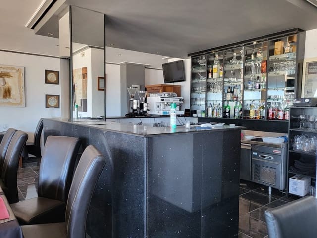 Kommersiell til salgs i Avenida Habaneras - Curva de Palangre, Torrevieja - € 425 000 (Ref: 8197215)