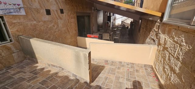 Commercial for sale in Aguas Nuevas, Torrevieja - € 520,000 (Ref: 8410462)