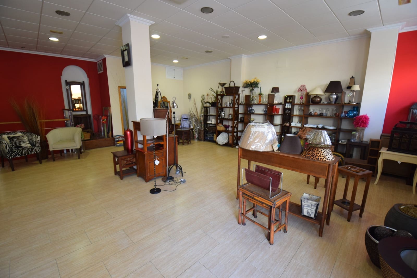 Kommersiell til salgs i Guardamar del Segura - € 258 000 (Ref: 8425144)