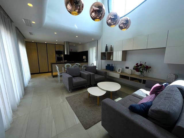 Chalet de 3 habitaciones en Ciudad Quesada, Rojales en venta con piscina - 694.990 € (Ref: 8478708)