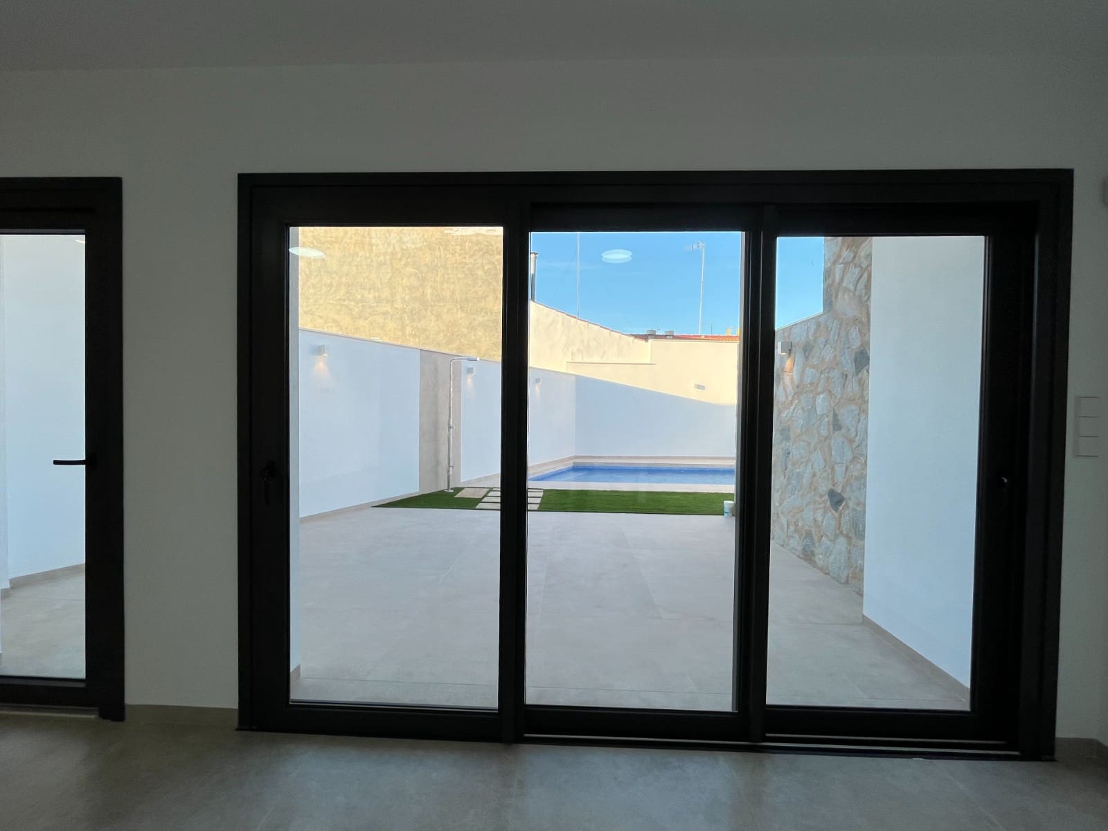 Chalet de 3 habitaciones en San Pedro del Pinatar en venta con piscina - 445.000 € (Ref: 8546278)