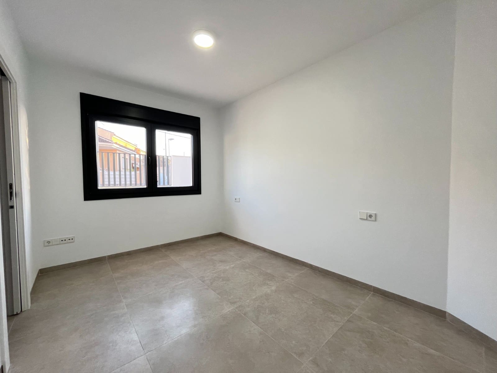 Chalet de 3 habitaciones en San Pedro del Pinatar en venta con piscina - 445.000 € (Ref: 8546278)