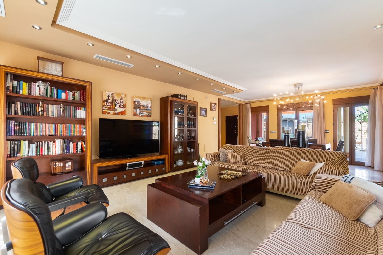 4 bedroom Villa for sale in Orihuela with pool - € 580,000 (Ref: 8595746)