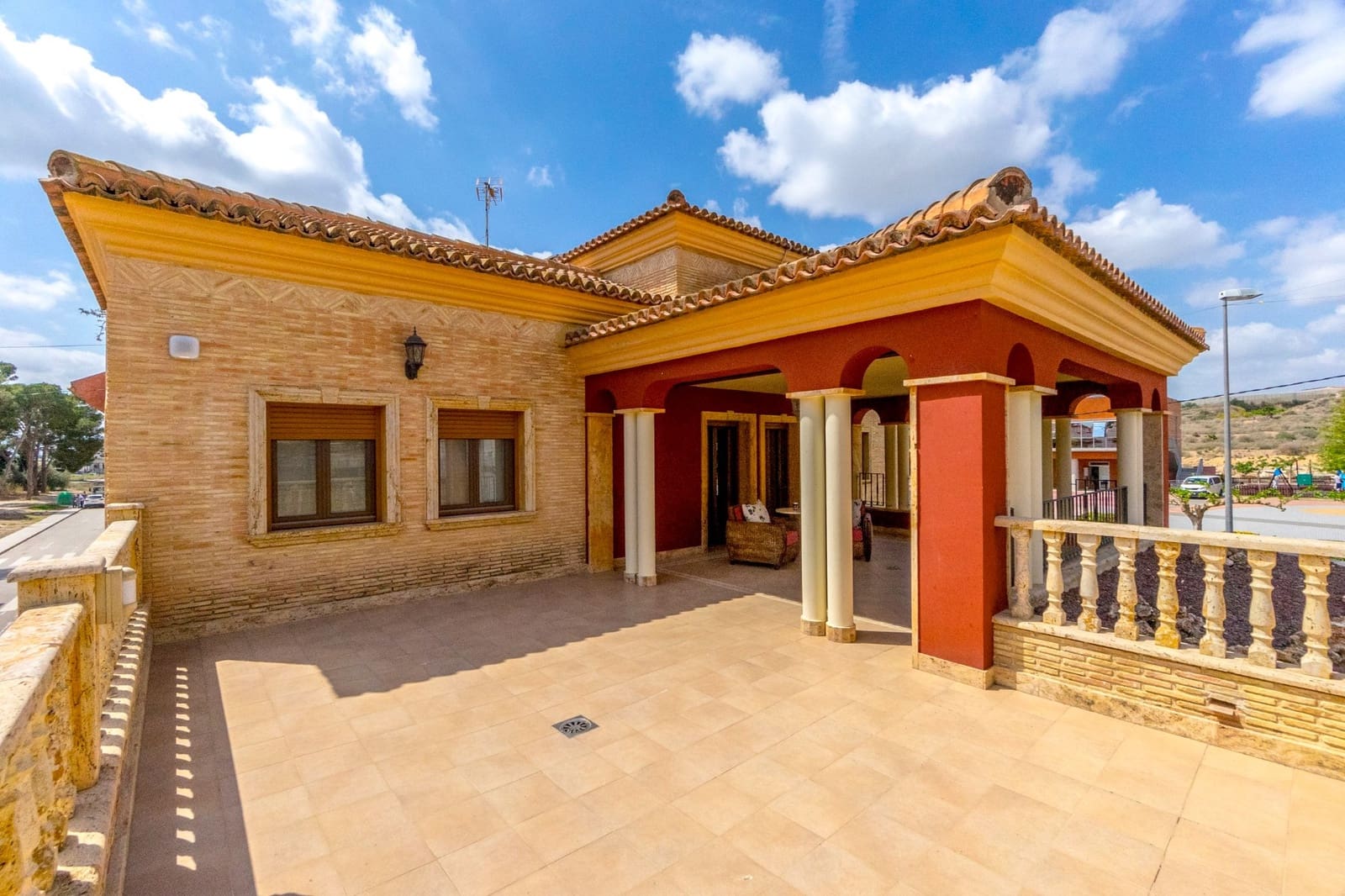 4 bedroom Villa for sale in Orihuela with pool - € 580,000 (Ref: 8595746)