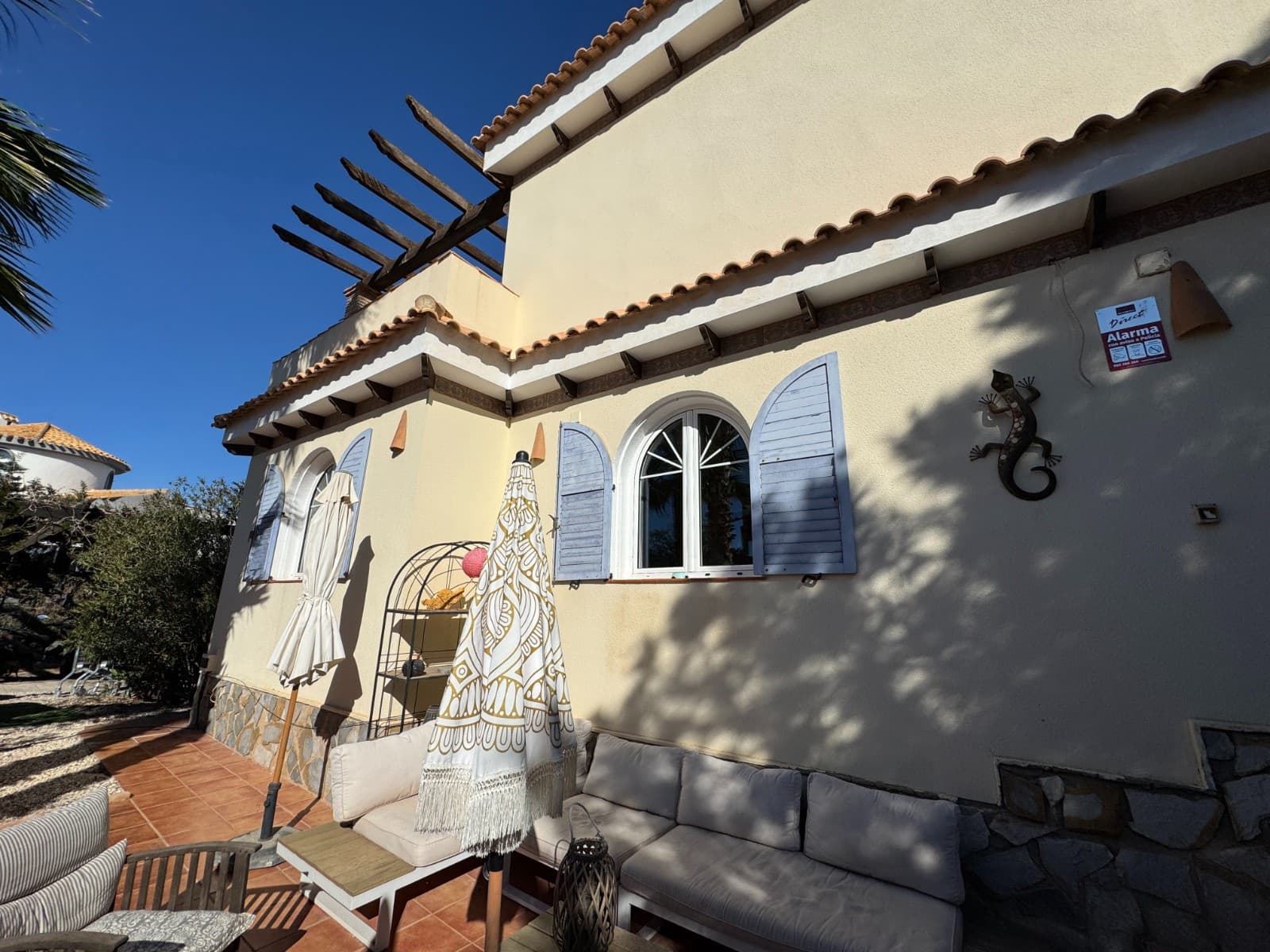 5 bedroom Villa for sale in La Zenia with pool - € 850,000 (Ref: 8803869)