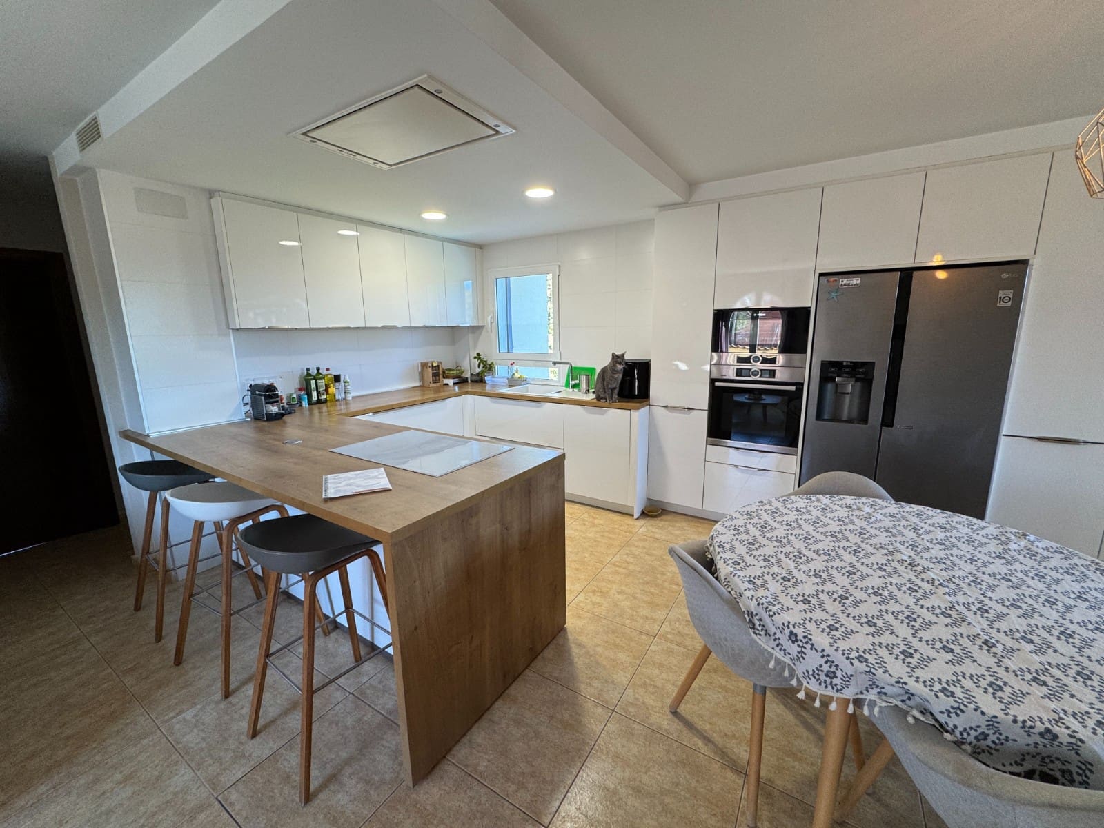 5 bedroom Villa for sale in La Zenia with pool - € 850,000 (Ref: 8803869)