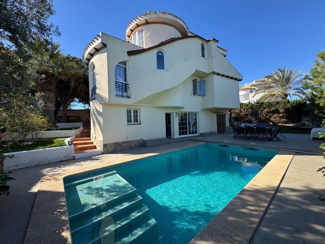 Chalet de 5 habitaciones en La Zenia, Orihuela en venta con piscina - 850.000 € (Ref: 8803869)