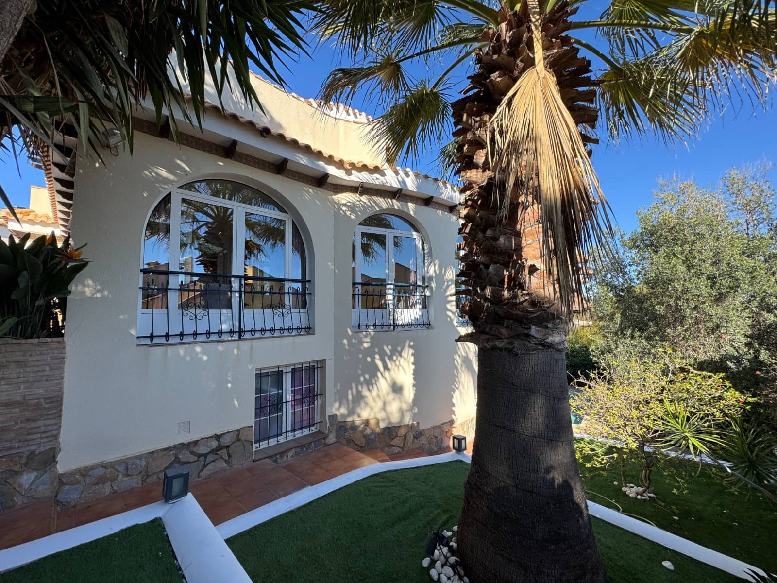 5 bedroom Villa for sale in La Zenia with pool - € 850,000 (Ref: 8803869)