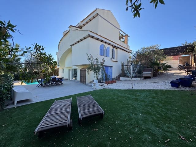 Chalet de 5 habitaciones en La Zenia, Orihuela en venta con piscina - 850.000 € (Ref: 8803869)