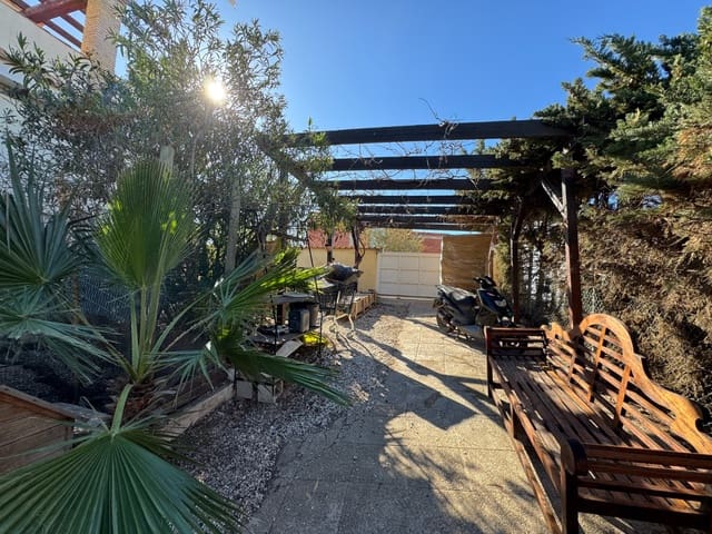 Chalet de 5 habitaciones en La Zenia, Orihuela en venta con piscina - 850.000 € (Ref: 8803869)