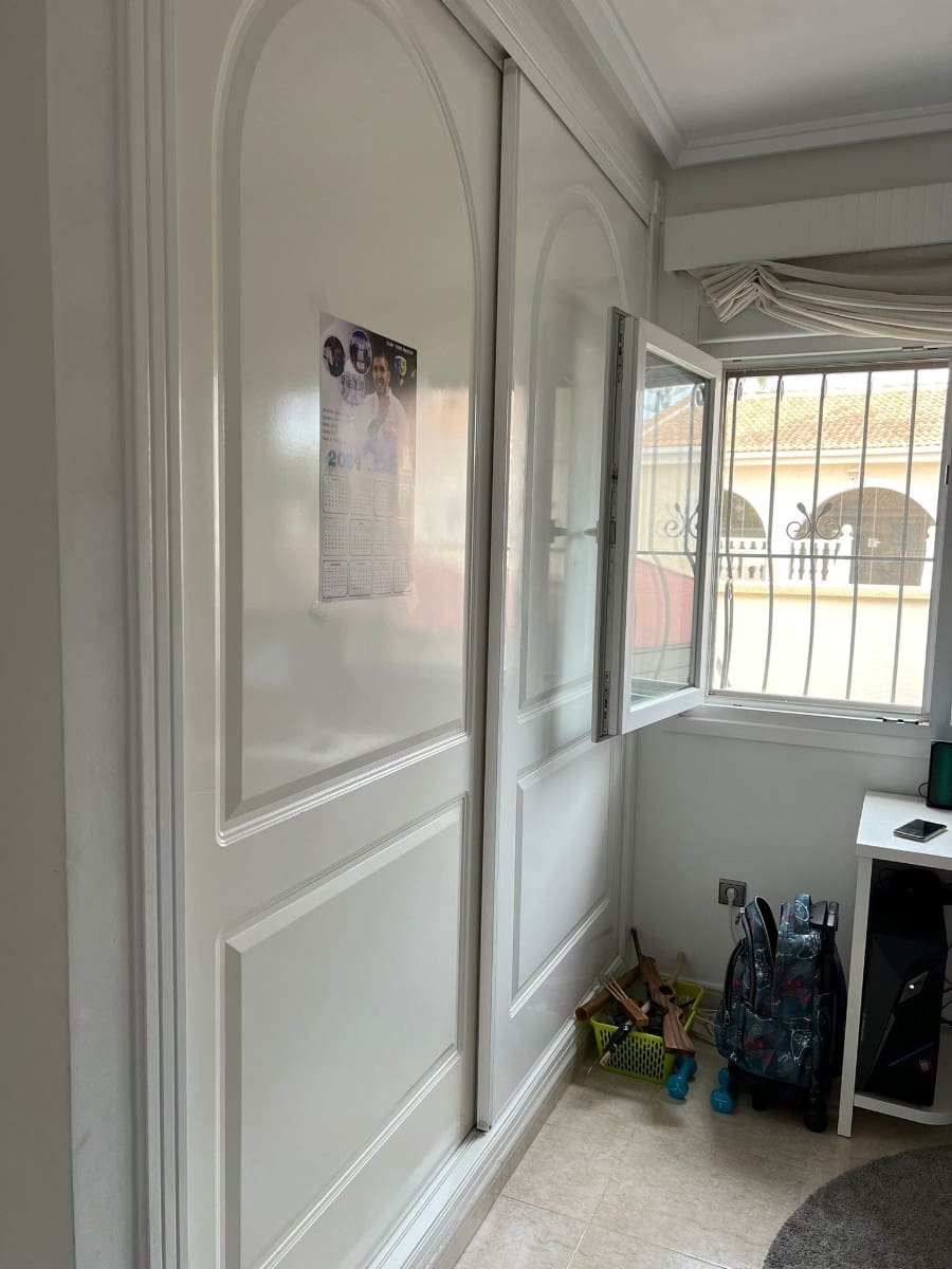 Chalet de 3 habitaciones en Benijófar en venta con piscina - 350.000 € (Ref: 8981917)