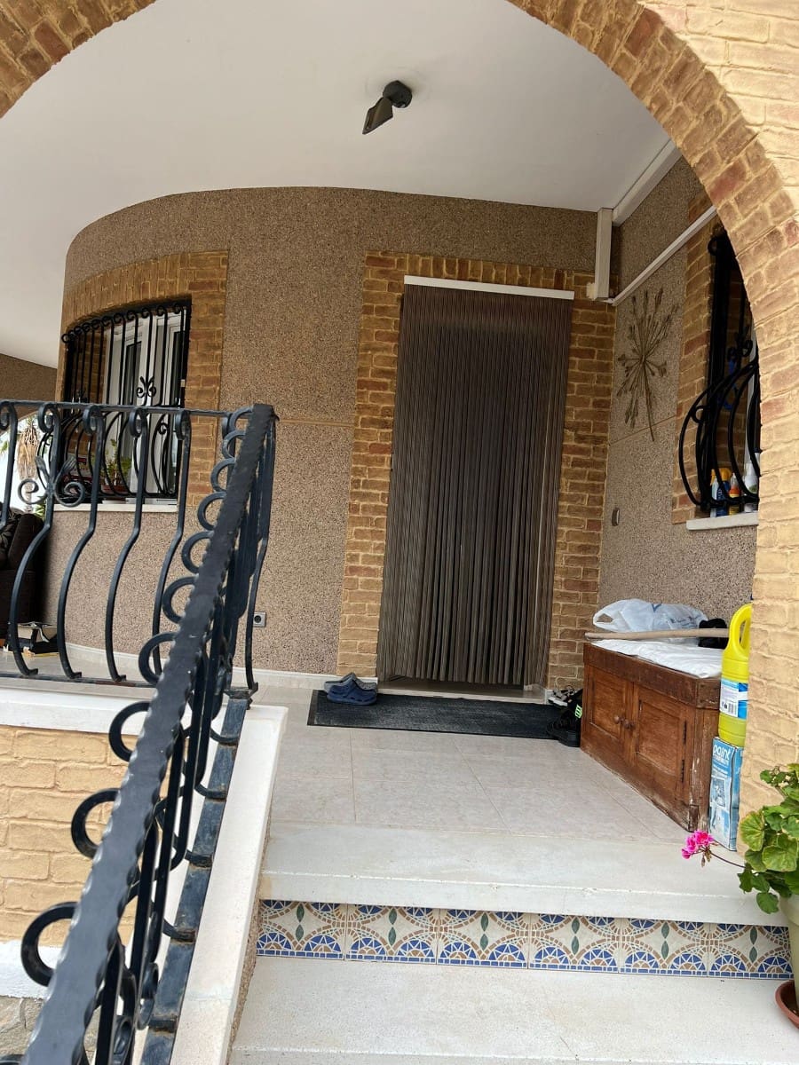 Chalet de 3 habitaciones en Benijófar en venta con piscina - 350.000 € (Ref: 8981917)