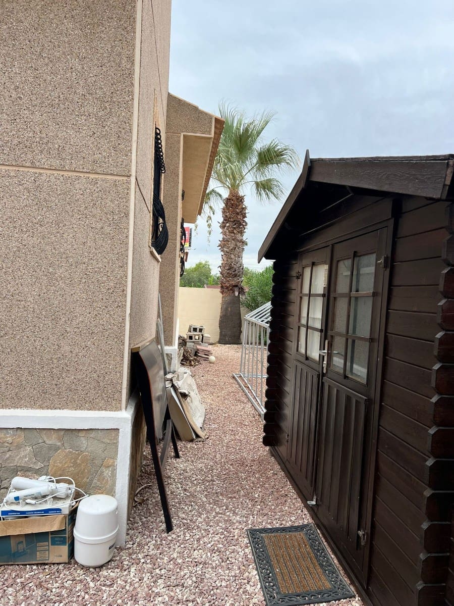 Chalet de 3 habitaciones en Benijófar en venta con piscina - 350.000 € (Ref: 8981917)