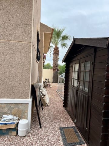 Chalet de 3 habitaciones en Benijófar en venta con piscina - 350.000 € (Ref: 8981917)