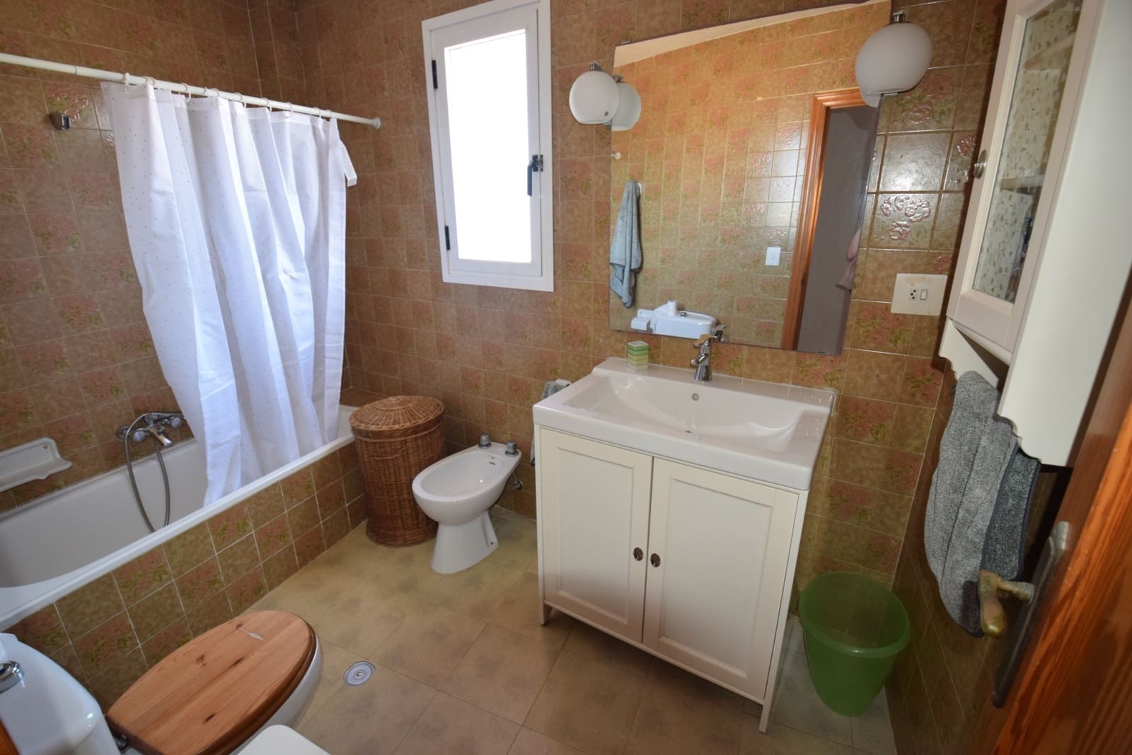 7 sypialnia Willa na sprzedaż w Guardamar del Segura z basenem garażem - 730 000 € (Ref: 9100114)