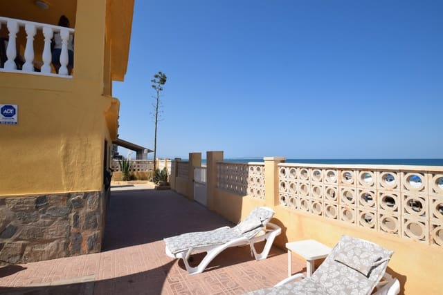 7 soverom Villa til salgs i Guardamar Playa, Guardamar del Segura med svømmebasseng garasje - € 730 000 (Ref: 9100114)
