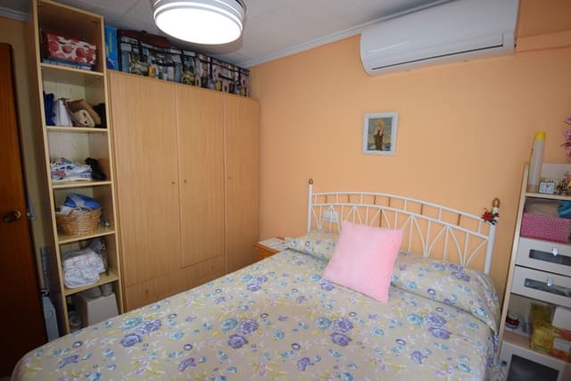 2 bedroom Penthouse for sale in Zona Pueblo, Guardamar del Segura with pool - € 148,000 (Ref: 9102751)