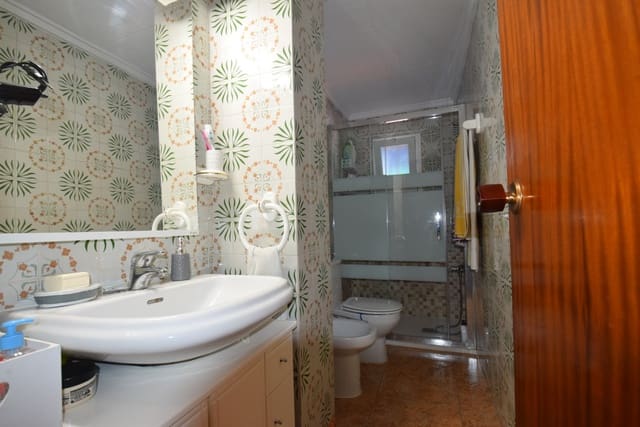 2 bedroom Penthouse for sale in Zona Pueblo, Guardamar del Segura with pool - € 148,000 (Ref: 9102751)