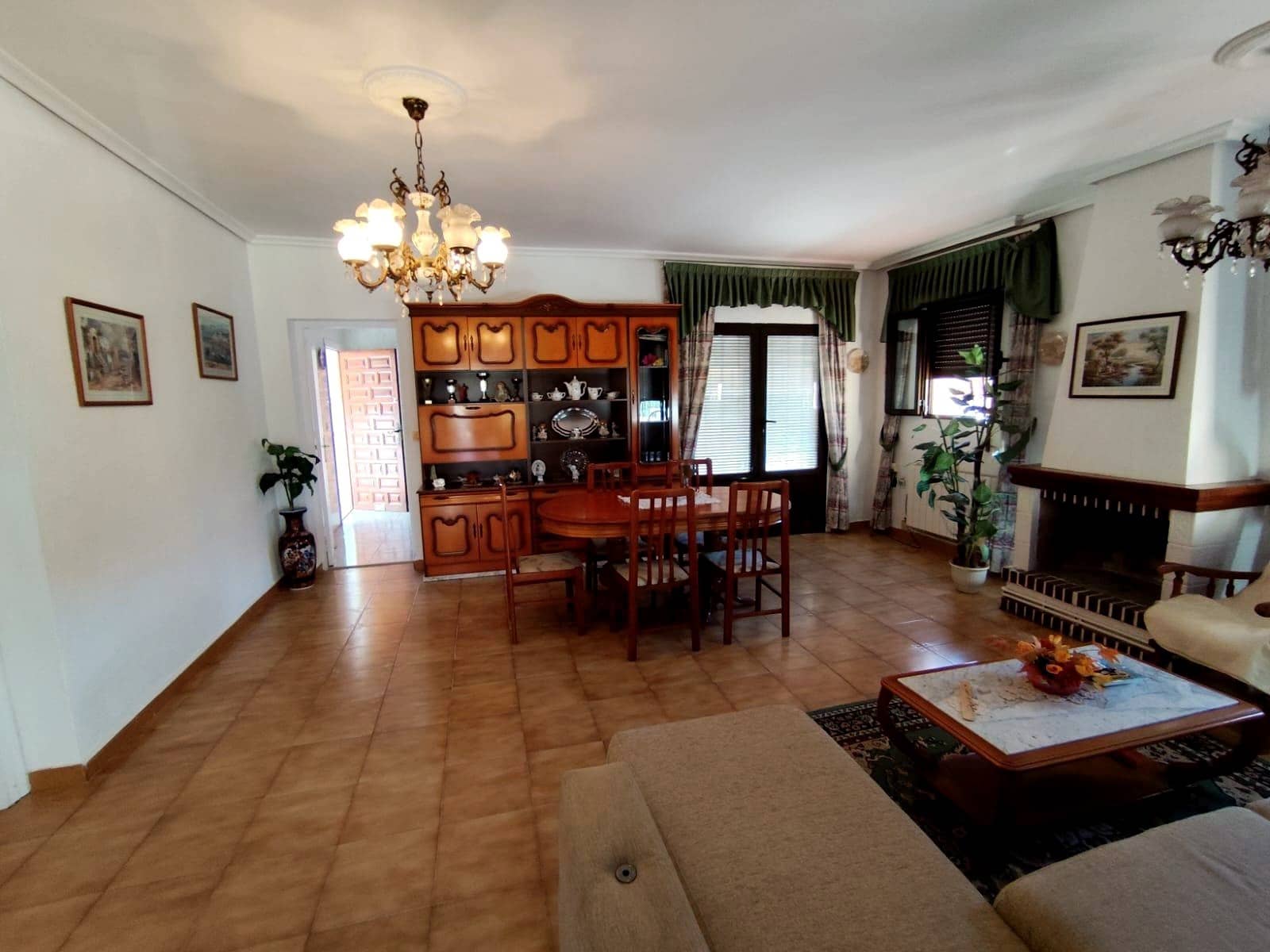 4 sypialnia Willa na sprzedaż w Torrevieja - 330 000 € (Ref: 9103984)