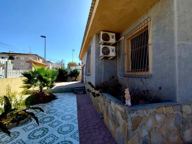 4 soveværelse Villa til salg i Nueva Torrevieja, Torrevieja - € 330.000 (Ref: 9103984)